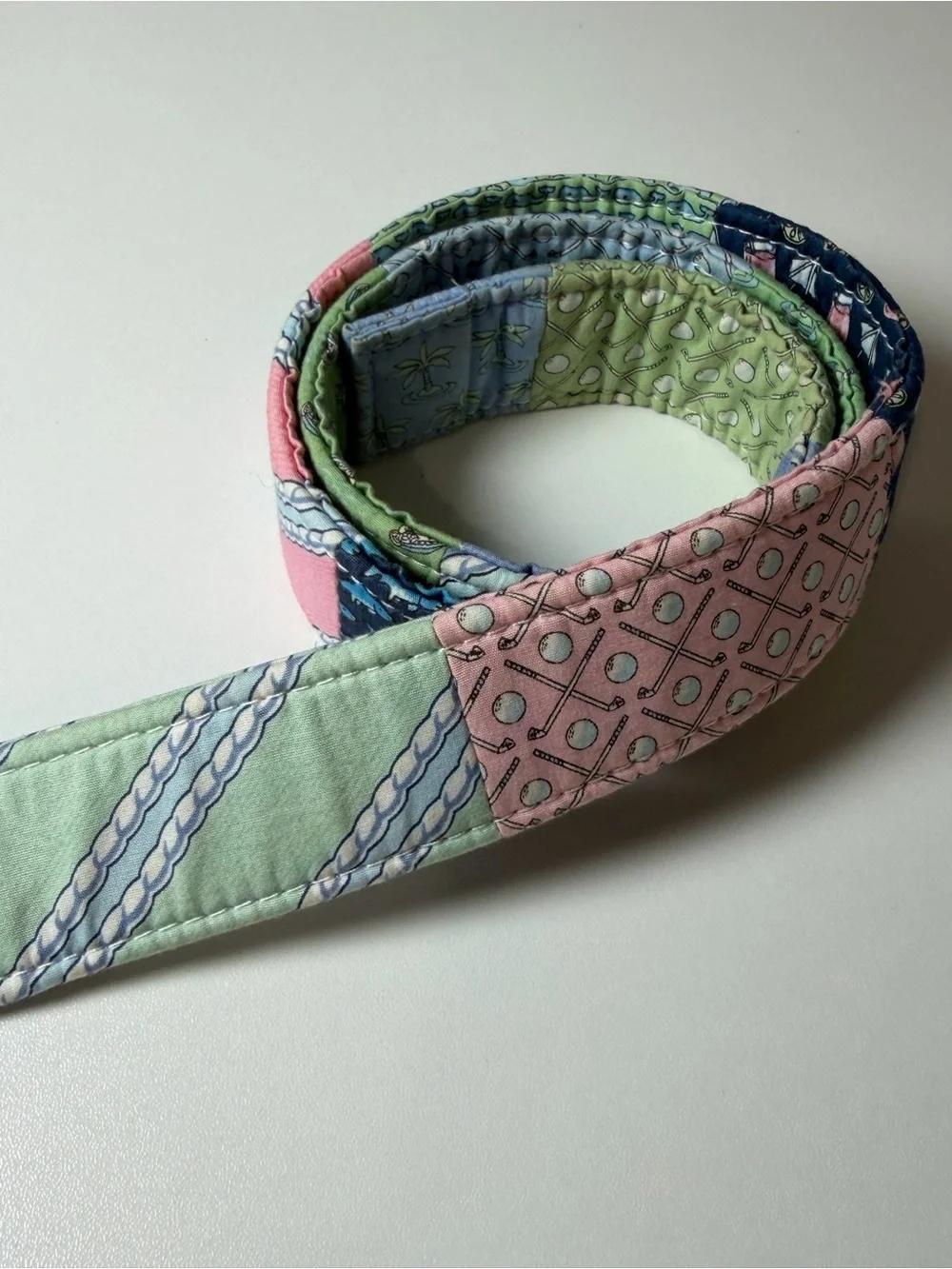 Vineyard Vines Medium Patchwork Whale Print D-Ring Belt in Pink, Navy, Green